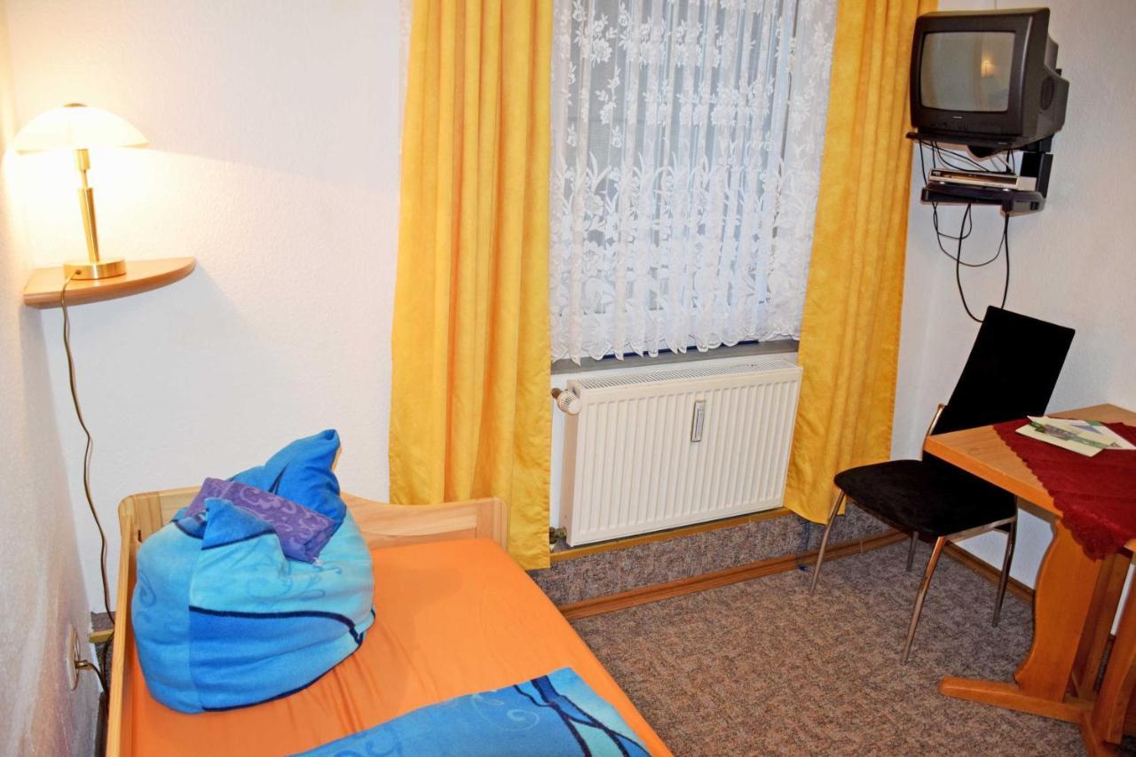 Ferienwohnung/ Ferienzimmer Asche Ашерслебен Екстериор снимка